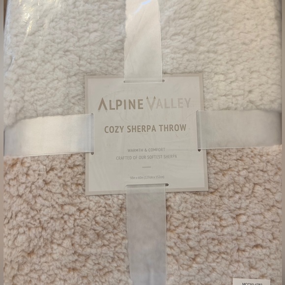 15 Count ALPINE VALLEY COZY SHERPA THROWs 50x60